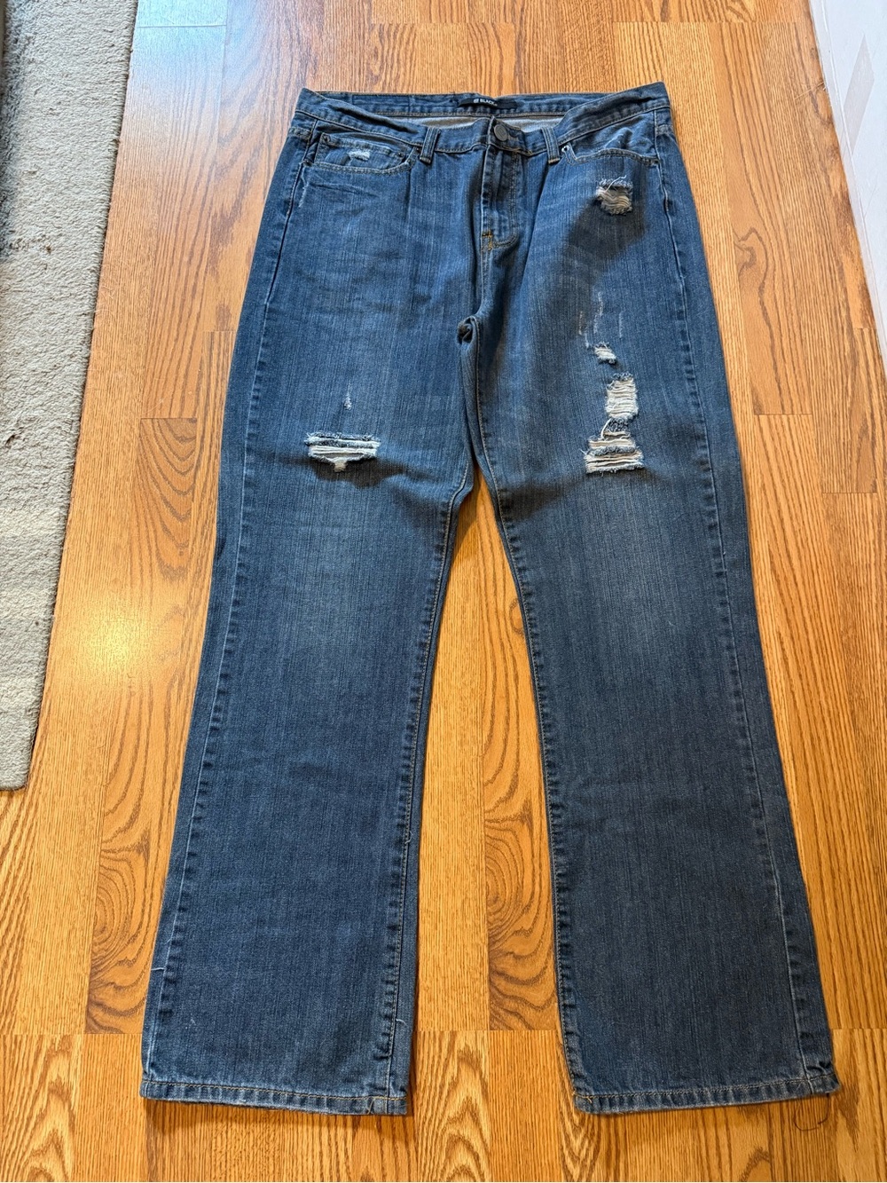 Black Men Jeans Relaxed in Dark Blue with Distressed Details